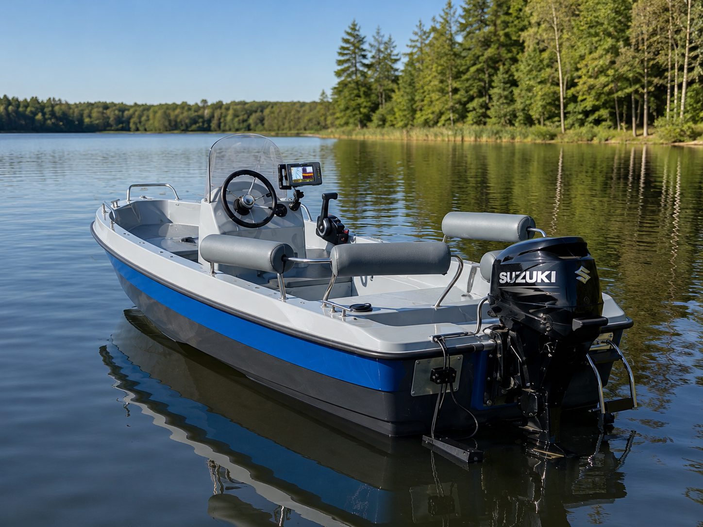 Łódź pomiarowa fishRadar z sonarem Lowrance Elite FS 9 i silnikiem Suzuki — widok z prawej tylnej burty podczas skanowania batymetrycznego jeziora